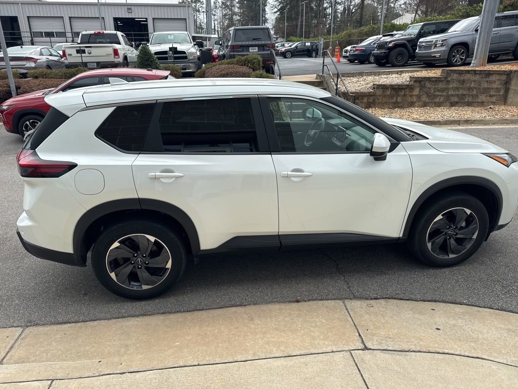 Used 2025 Nissan Rogue SV image 8