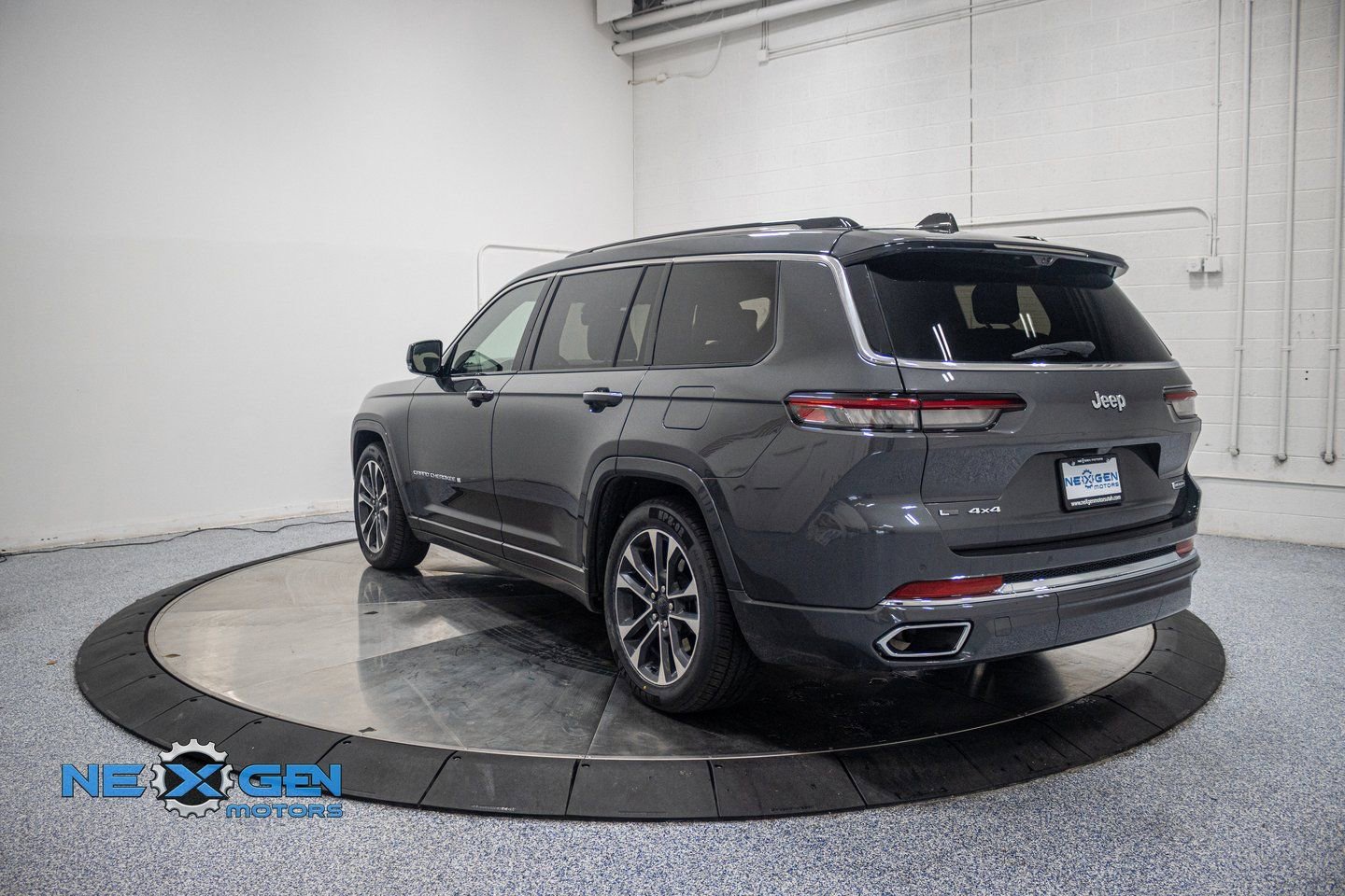 Used 2021 Jeep Grand Cherokee L Overland w/ Luxury Tech Group IV AWD/4WD image 5