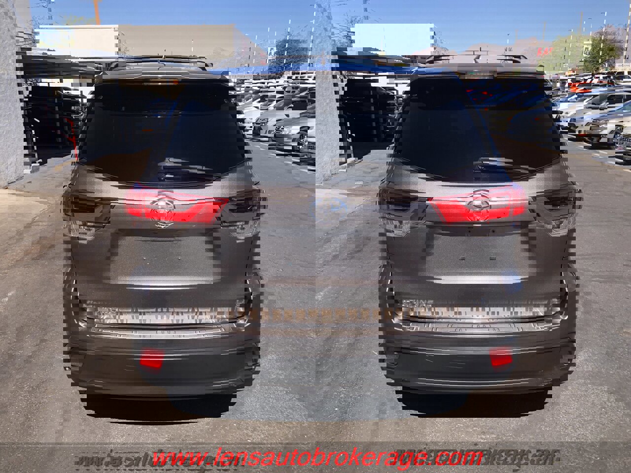 Used 2017 Toyota Highlander Plus image 7