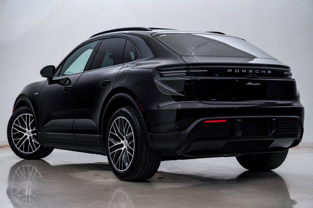Certified 2025 Porsche Macan Electric image 3