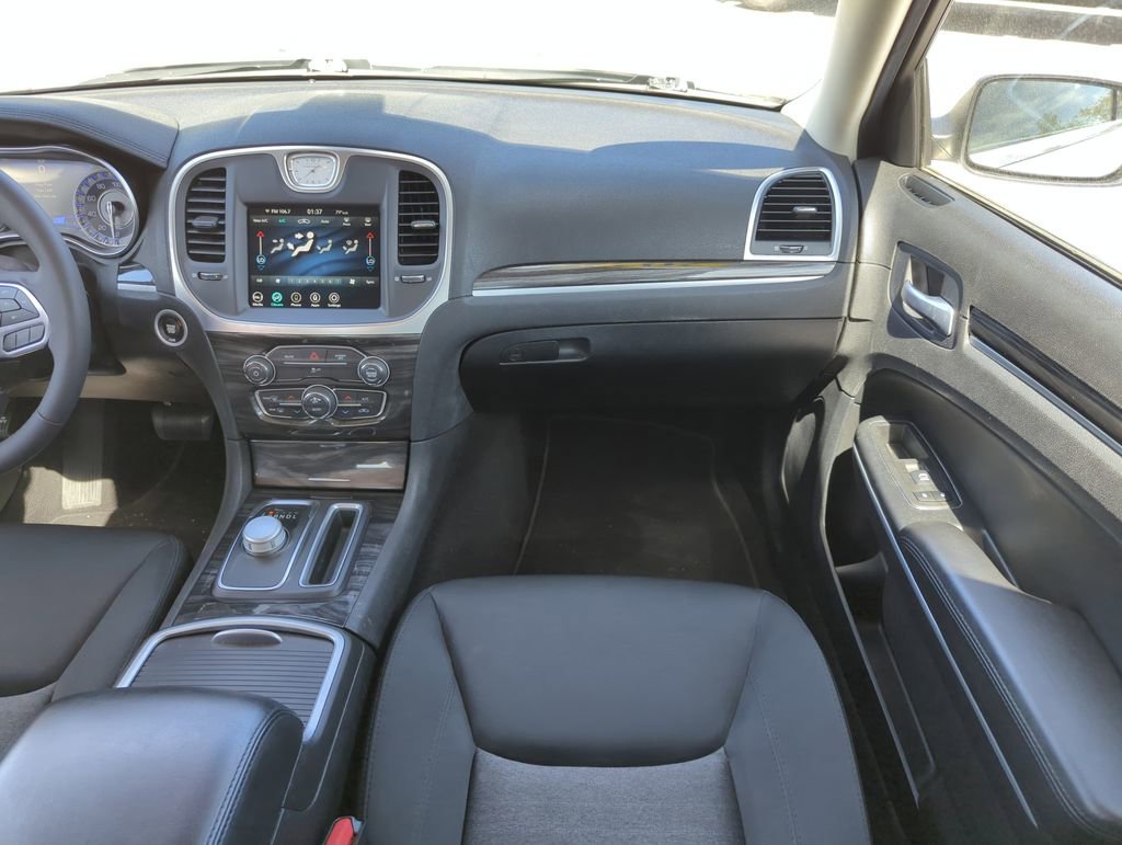 Used 2022 Chrysler 300 Touring image 17