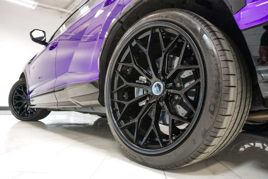 Used 2022 Lamborghini Urus AWD/4WD image 38