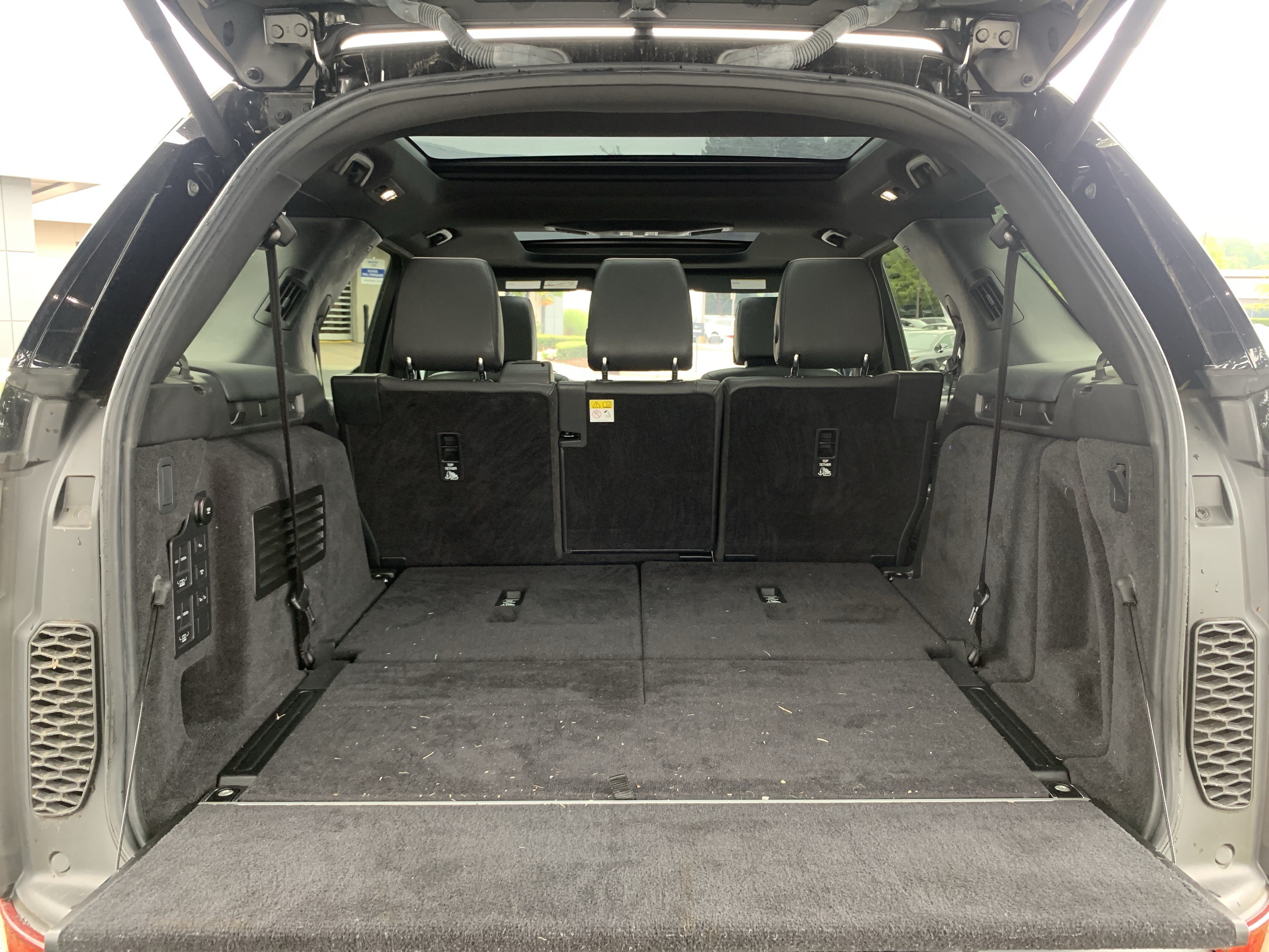 Used 2018 Land Rover Discovery HSE Luxury AWD/4WD image 34
