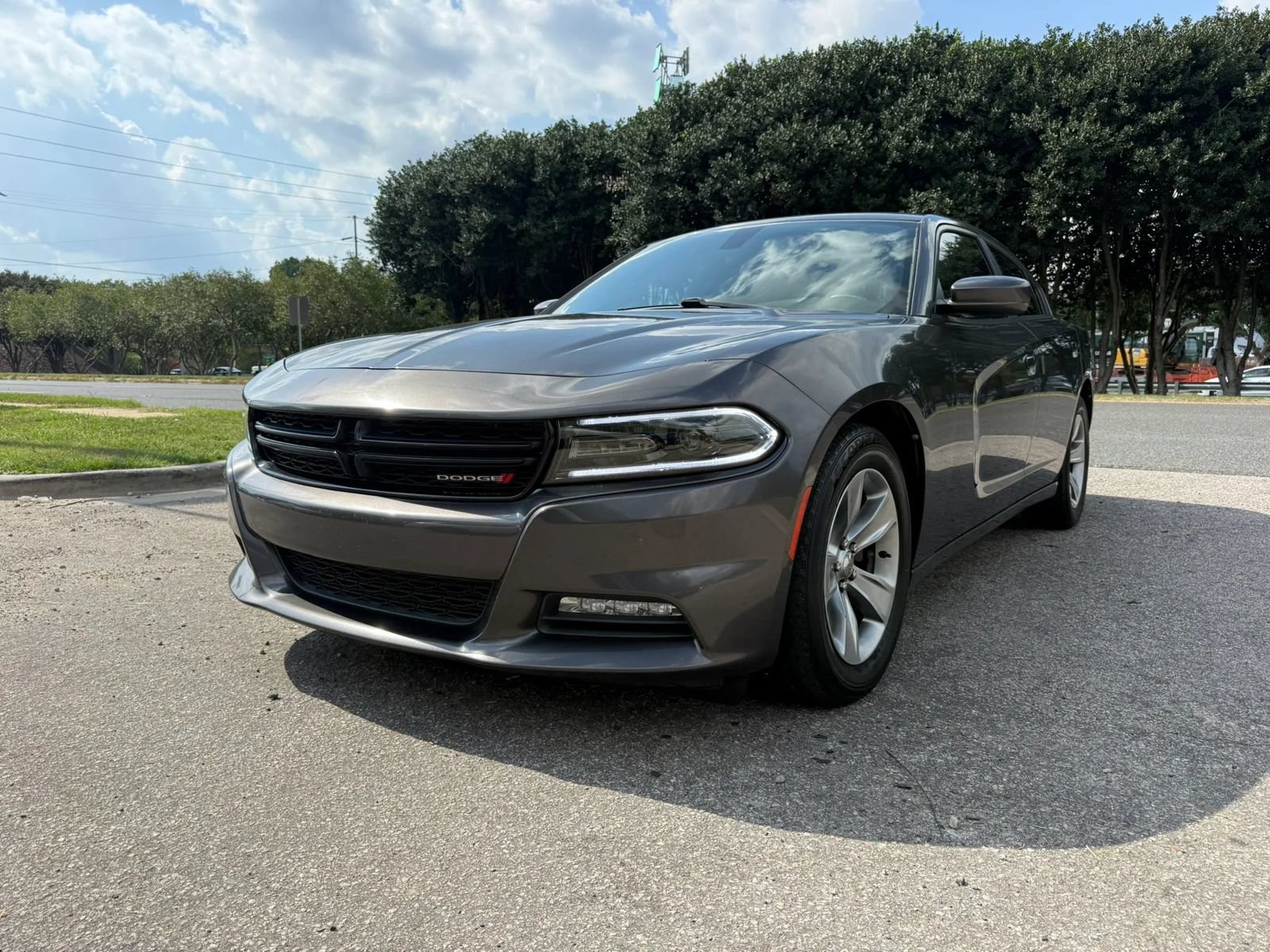 Used 2015 Dodge Charger SXT RWD image 2