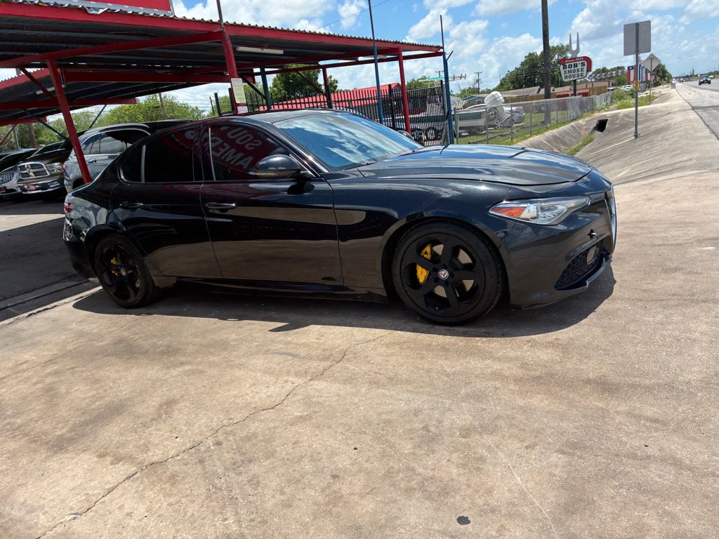 Used 2017 Alfa Romeo Giulia RWD image 14