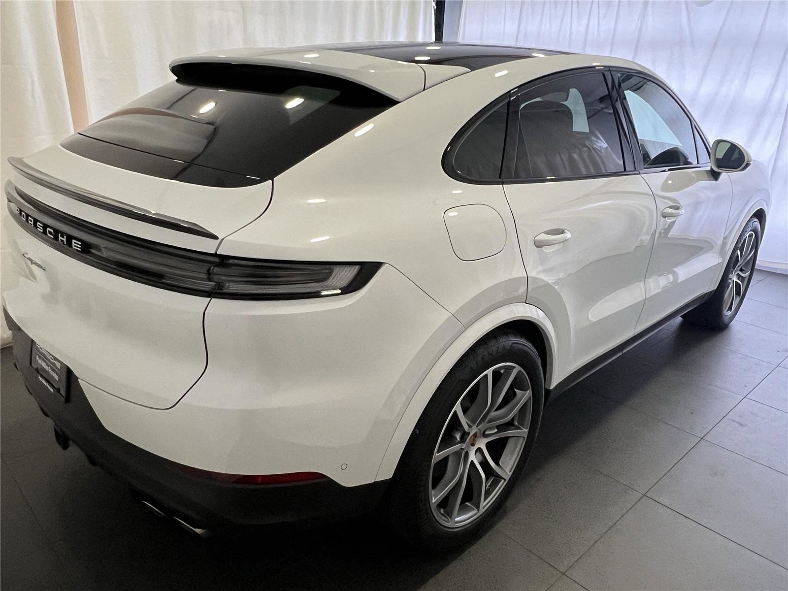 Certified 2025 Porsche Cayenne Coupe image 9