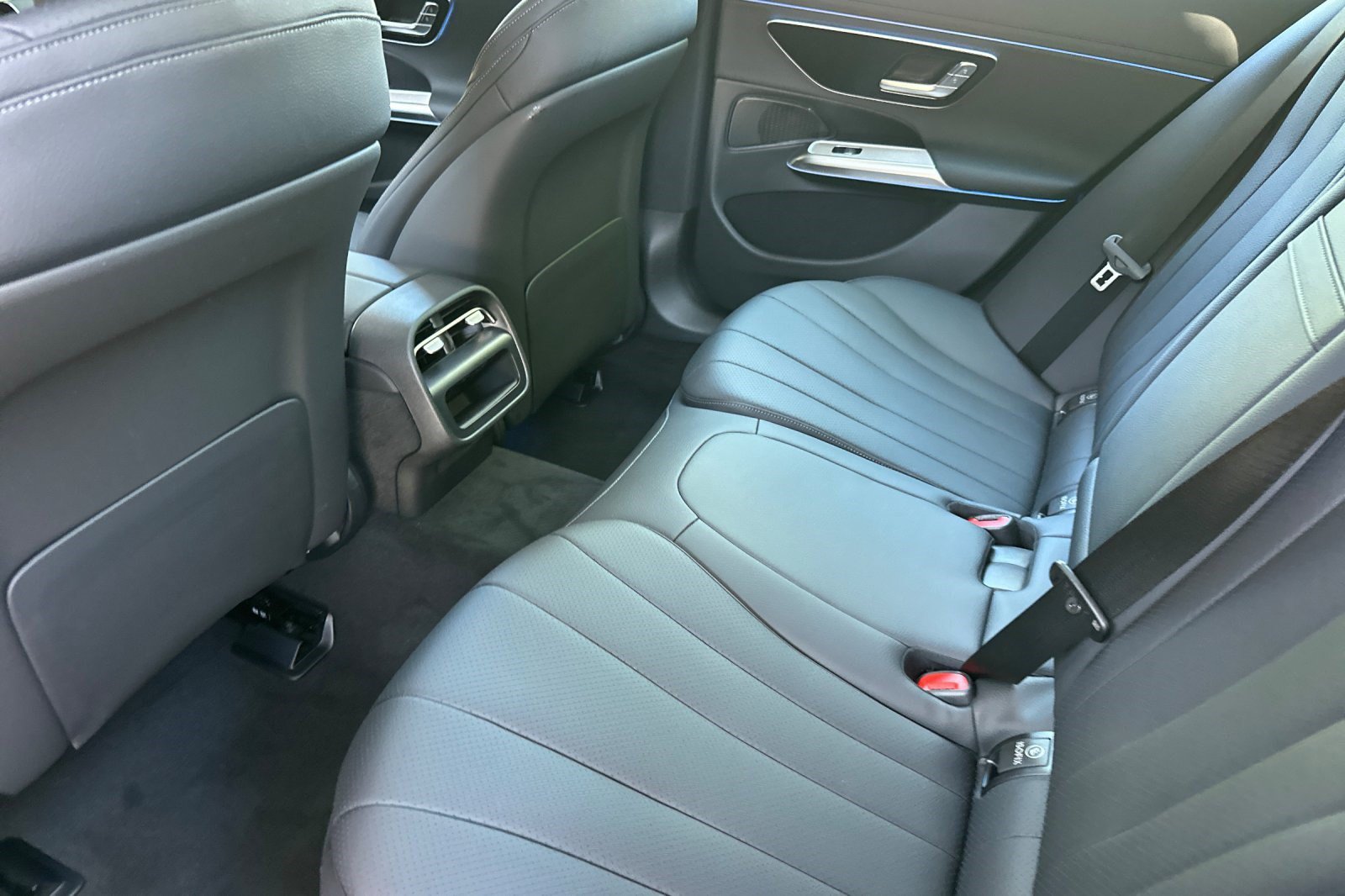New 2026 Mercedes-Benz E 450 4MATIC Sedan image 26