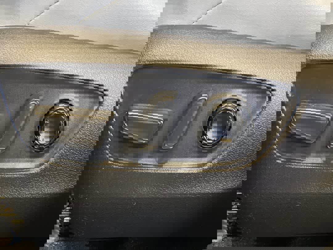 Used 2021 Toyota Venza Limited image 15