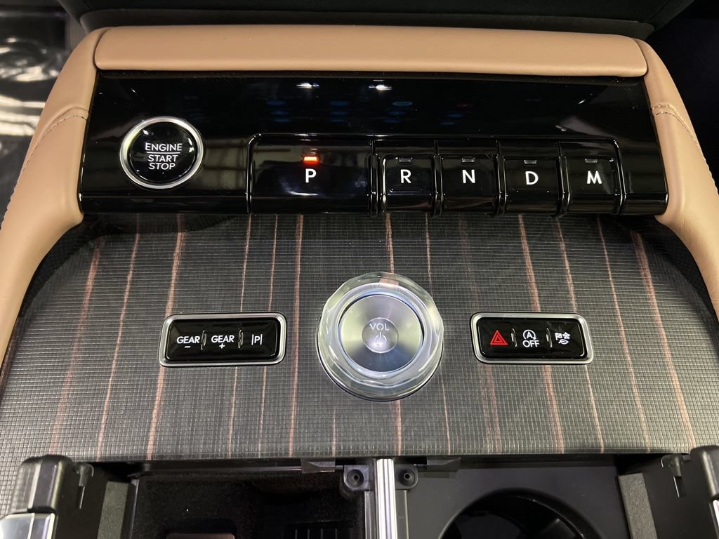 New 2025 Lincoln Navigator Black Label AWD/4WD image 16