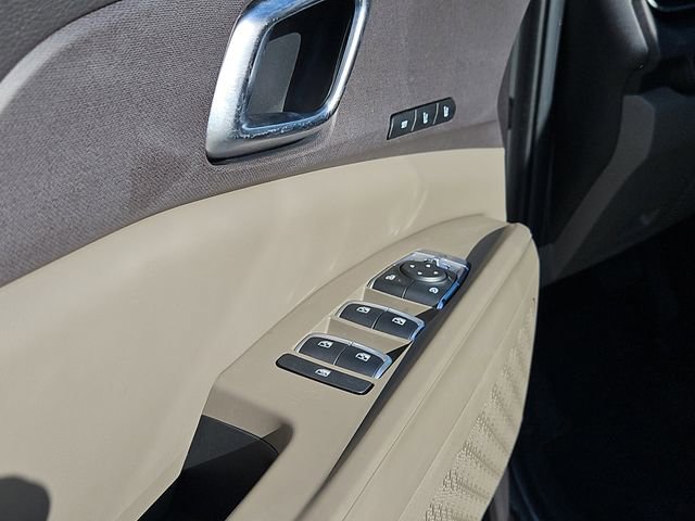 Used 2025 Kia Carnival EX image 17