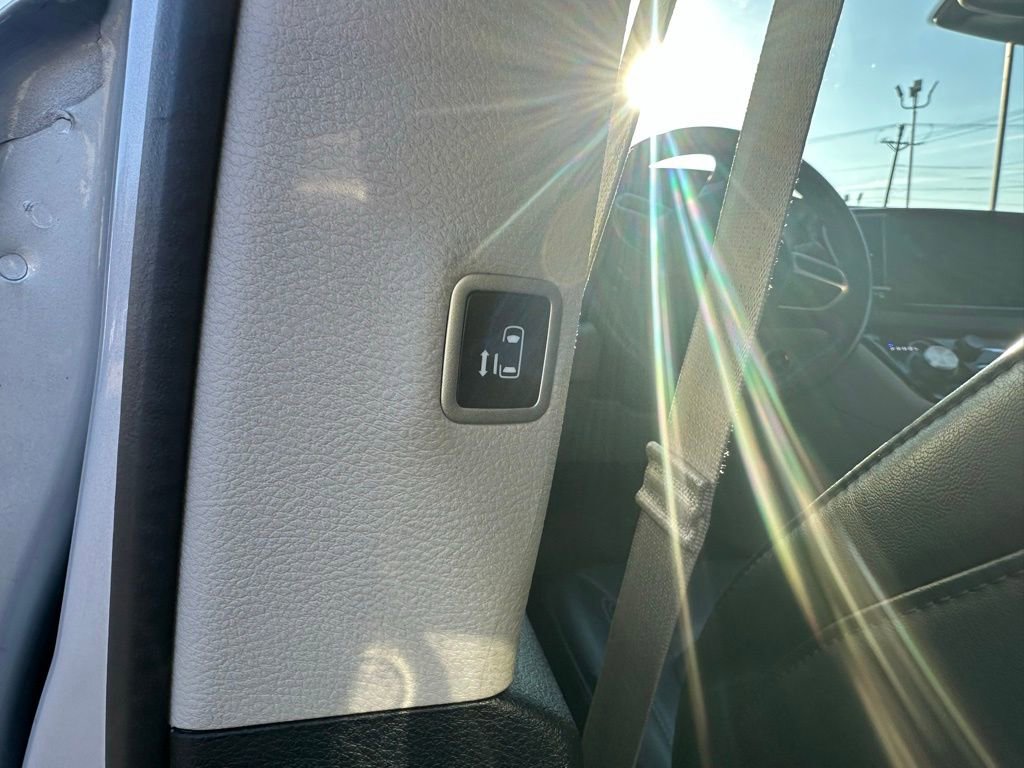 Used 2024 Chrysler Pacifica Touring-L image 21