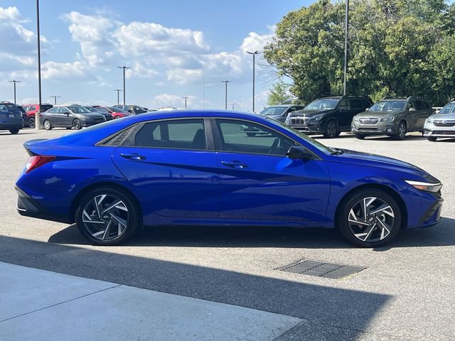 Certified 2025 Hyundai Elantra SEL FWD image 14