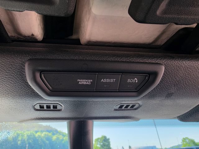 Used 2022 Jeep Gladiator Overland w/ Cold Weather Group AWD/4WD image 11