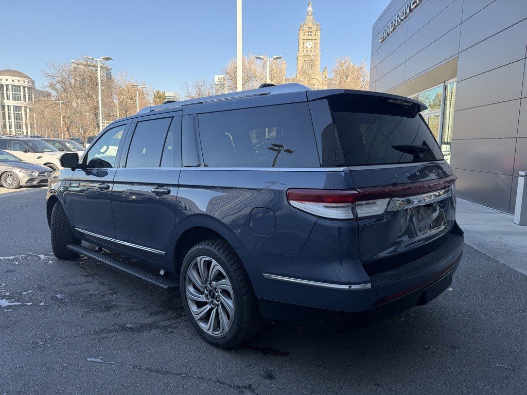 Used 2022 Lincoln Navigator L Reserve image 4