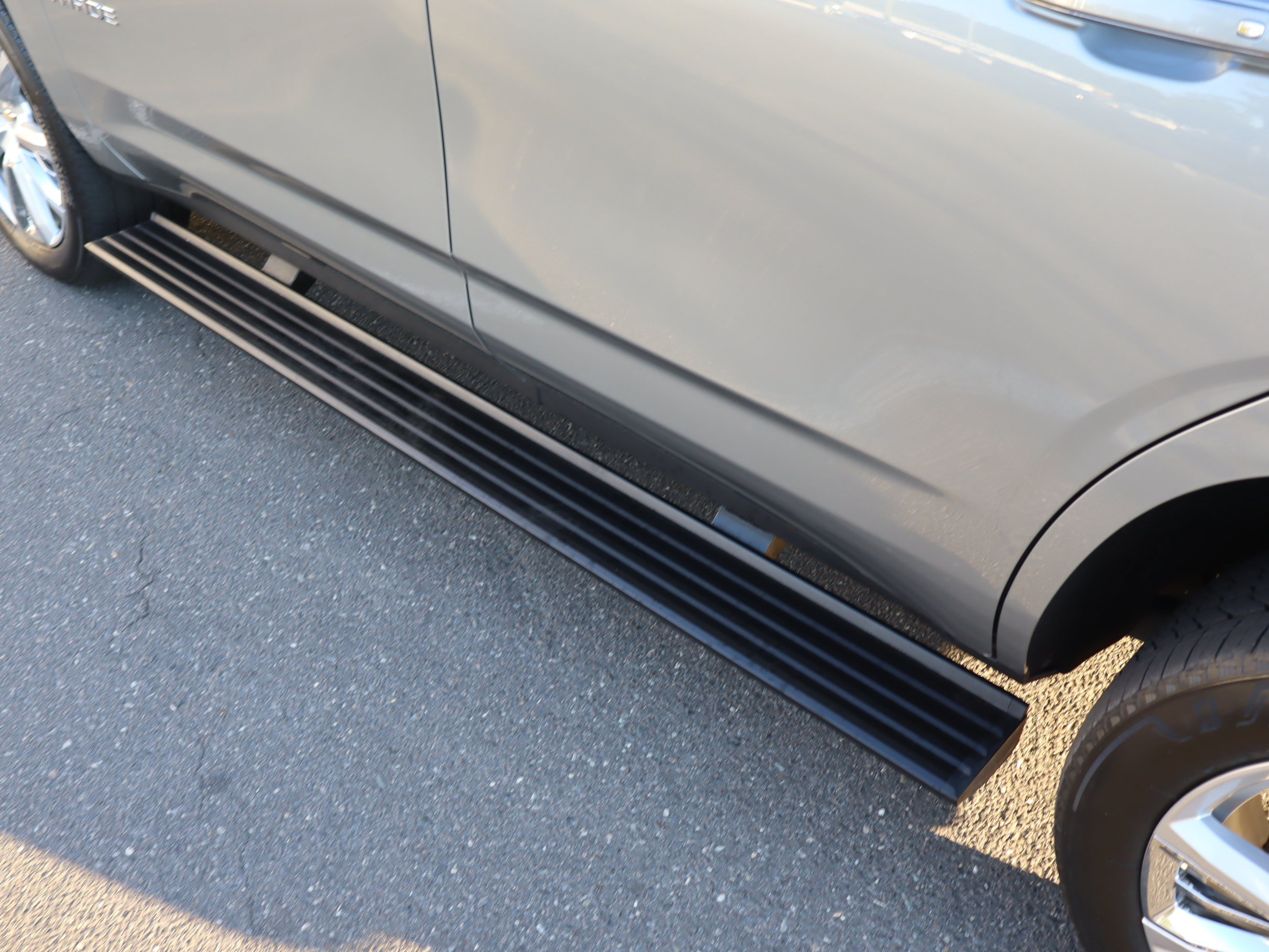 Used 2024 Chevrolet Tahoe High Country RWD image 13