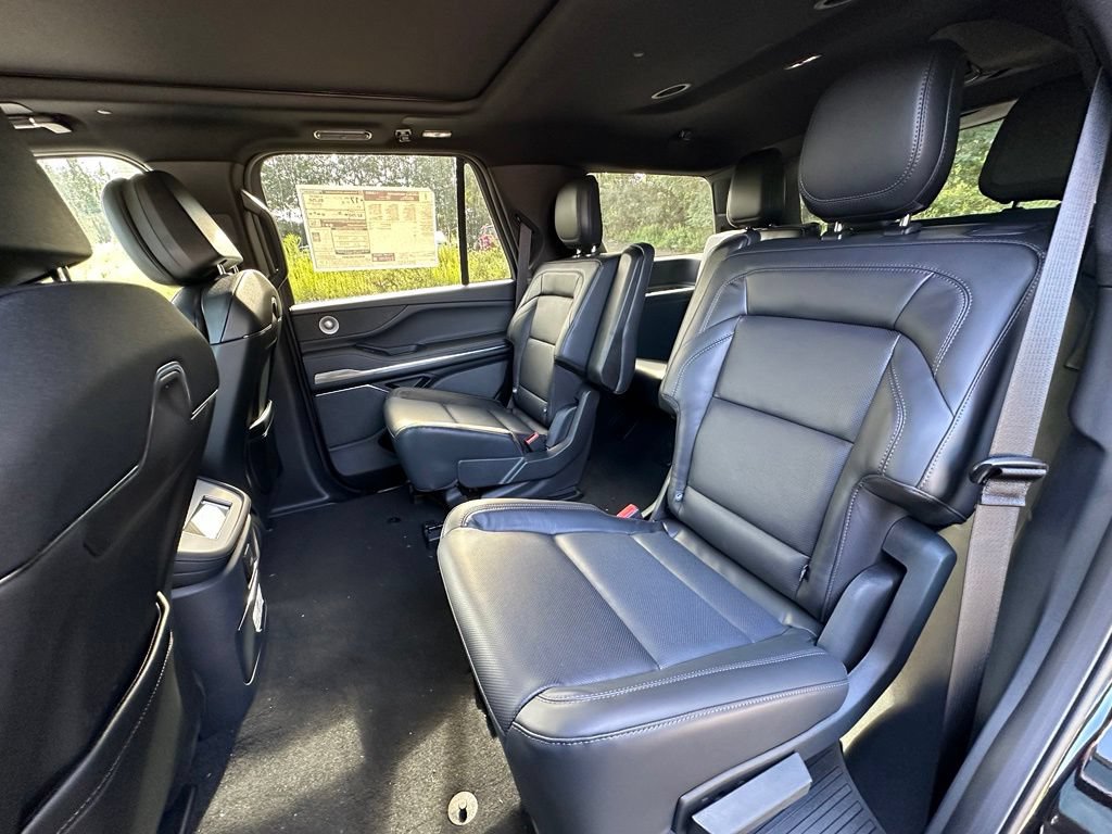 New 2027 Lincoln Navigator Reserve w/ Jet Appearance Package AWD/4WD image 19
