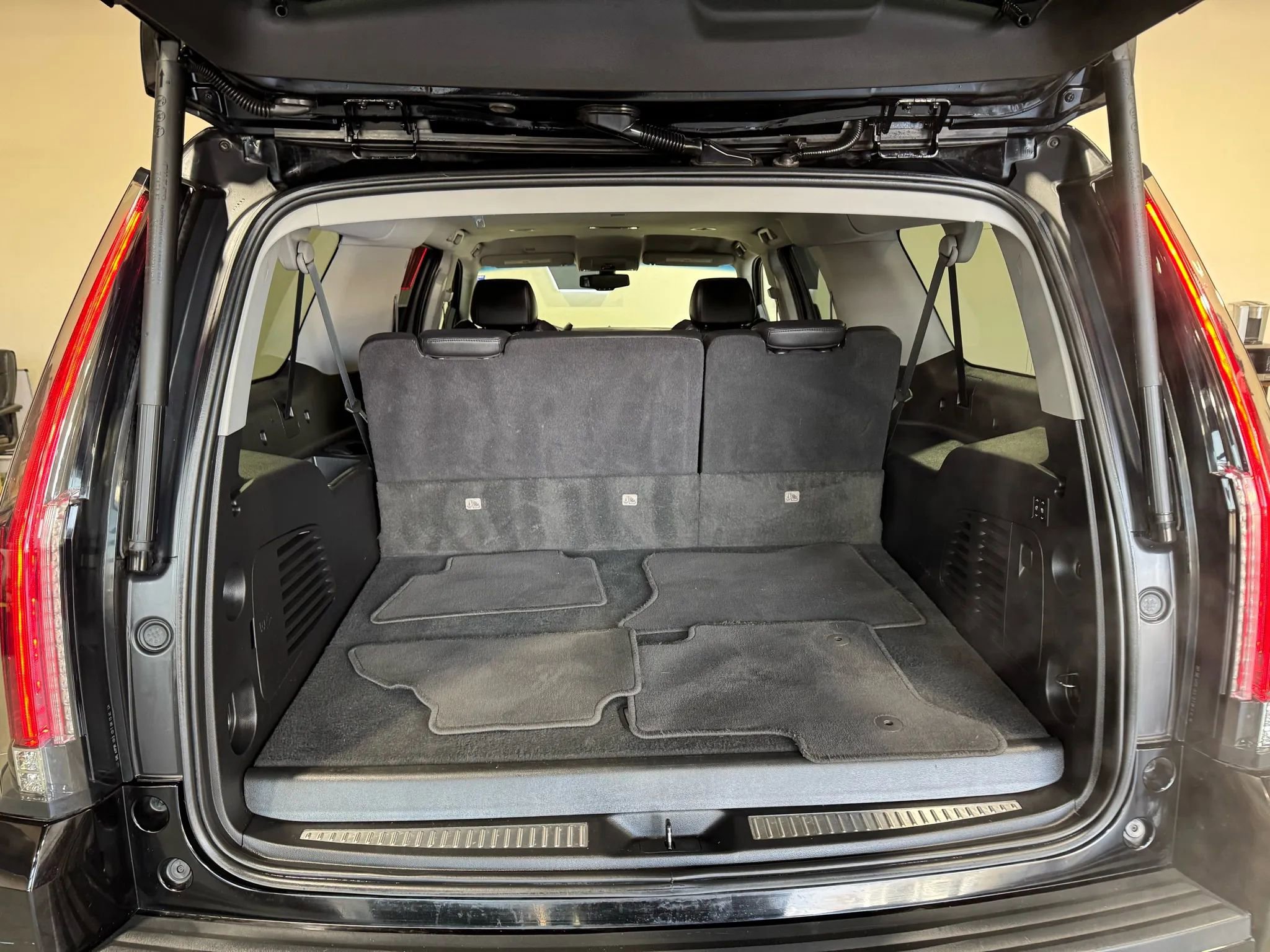 Used 2020 Cadillac Escalade ESV 2WD image 24