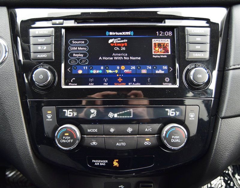 Used 2020 Nissan Rogue SV w/ Premium Package image 25