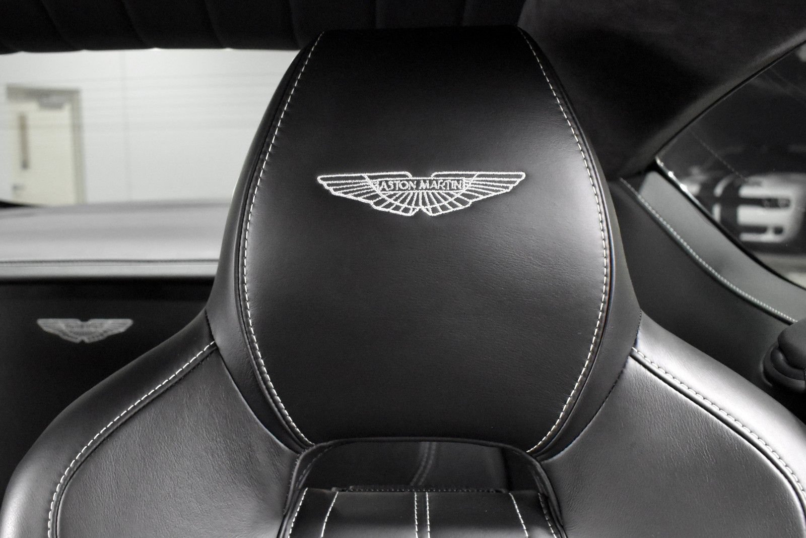 Used 2014 Aston Martin DB9 Coupe RWD image 26