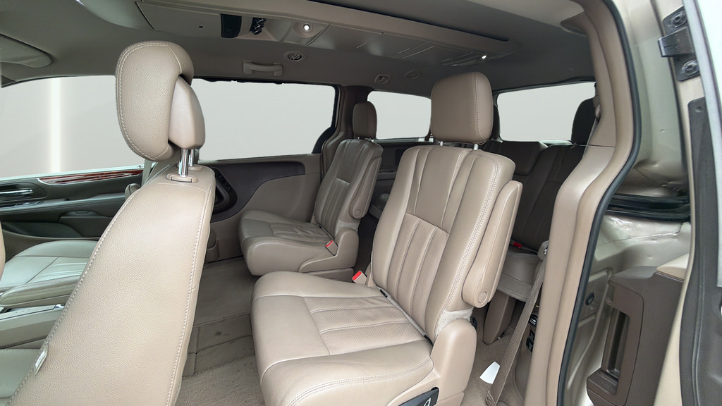 Used 2015 Chrysler Town & Country Touring-L w/ Driver Convenience Group FWD image 33