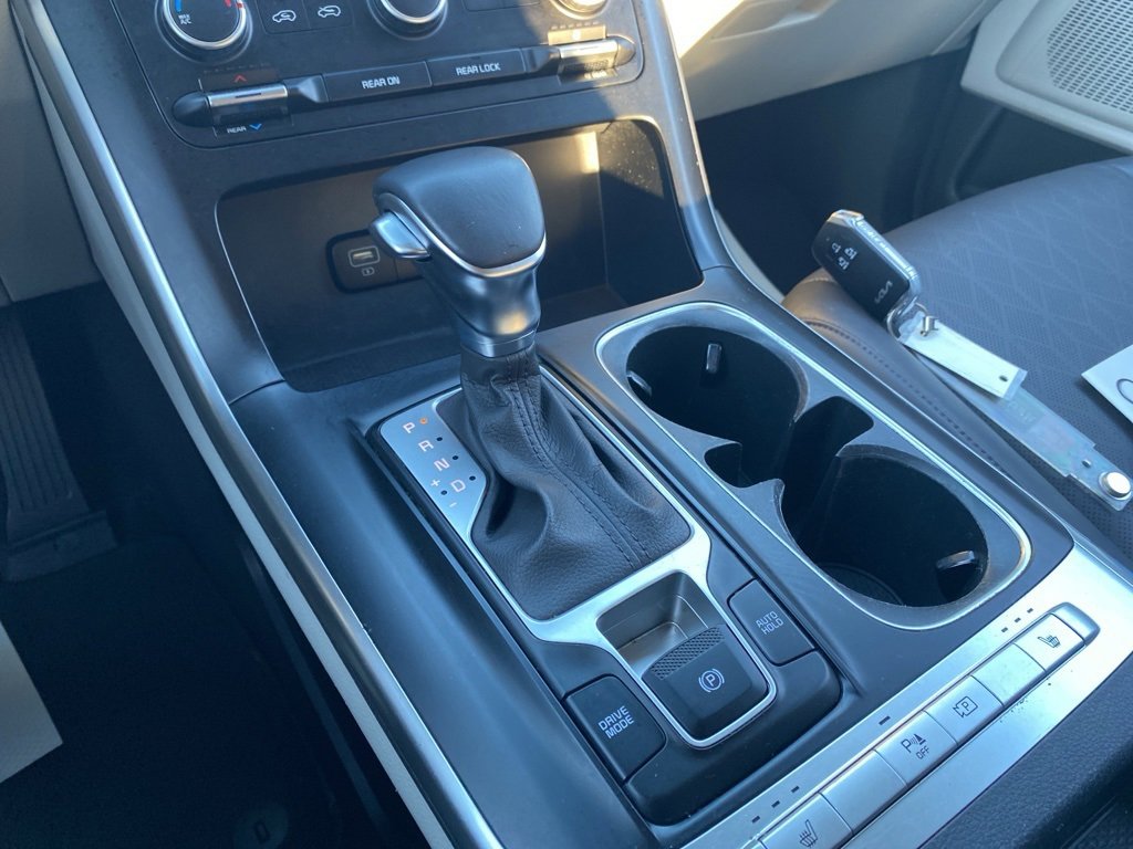 Certified 2022 Kia Carnival LX image 33