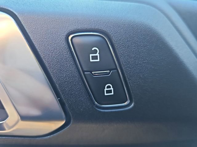 Used 2025 Ford Bronco Badlands image 24