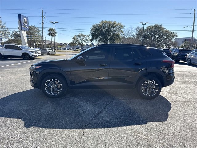 Used 2024 Chevrolet Trax LT w/ LT Convenience Package image 8