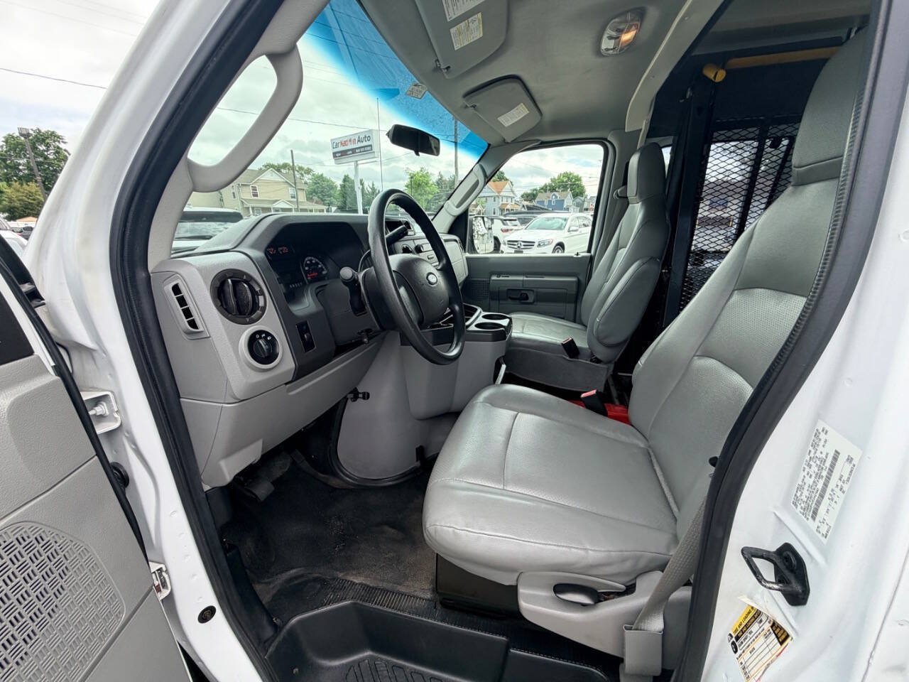 Used 2014 Ford E-250 and Econoline 250 Extended w/ Power Group RWD image 33