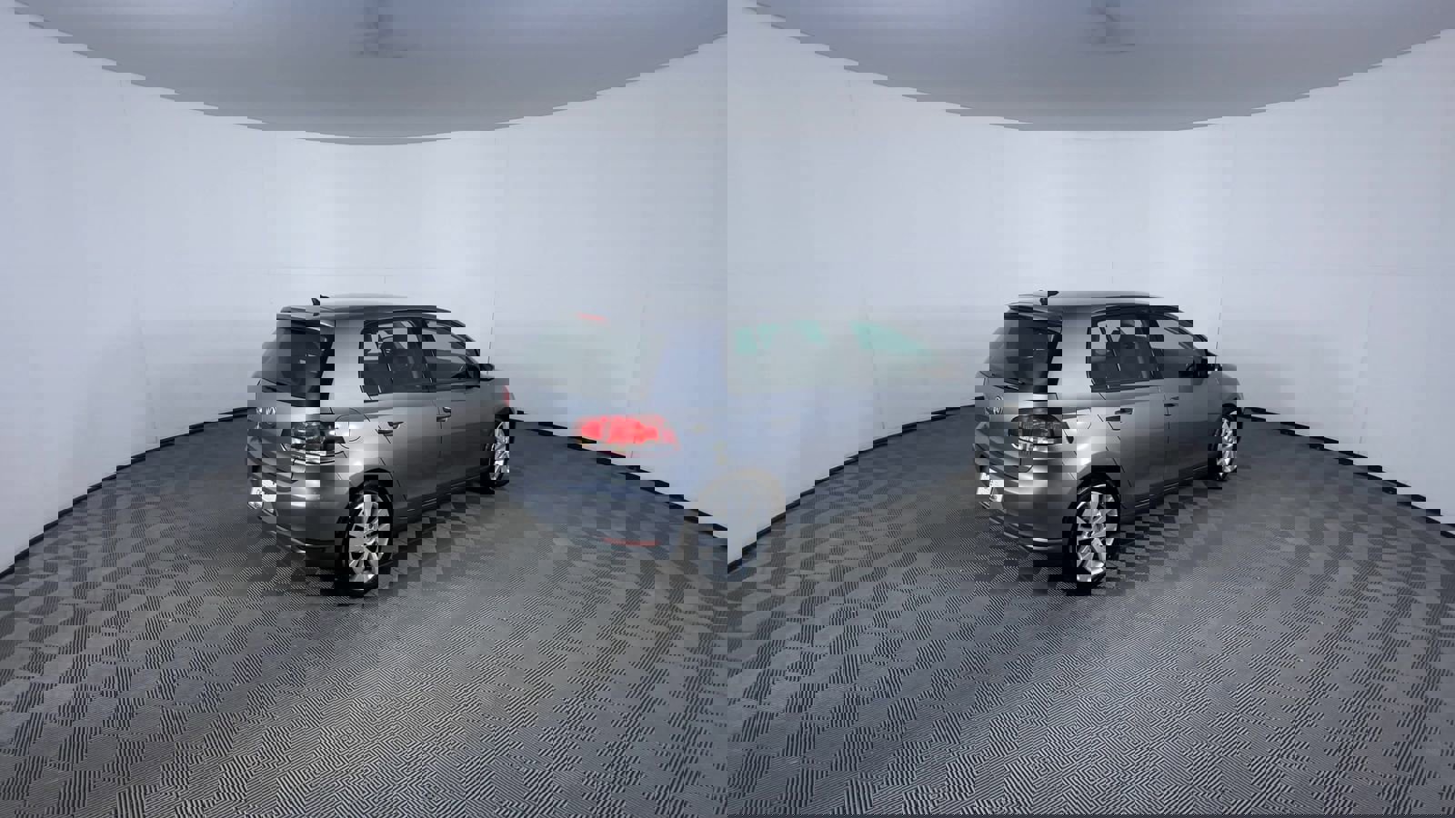 Used 2012 Volkswagen Golf TDI image 8