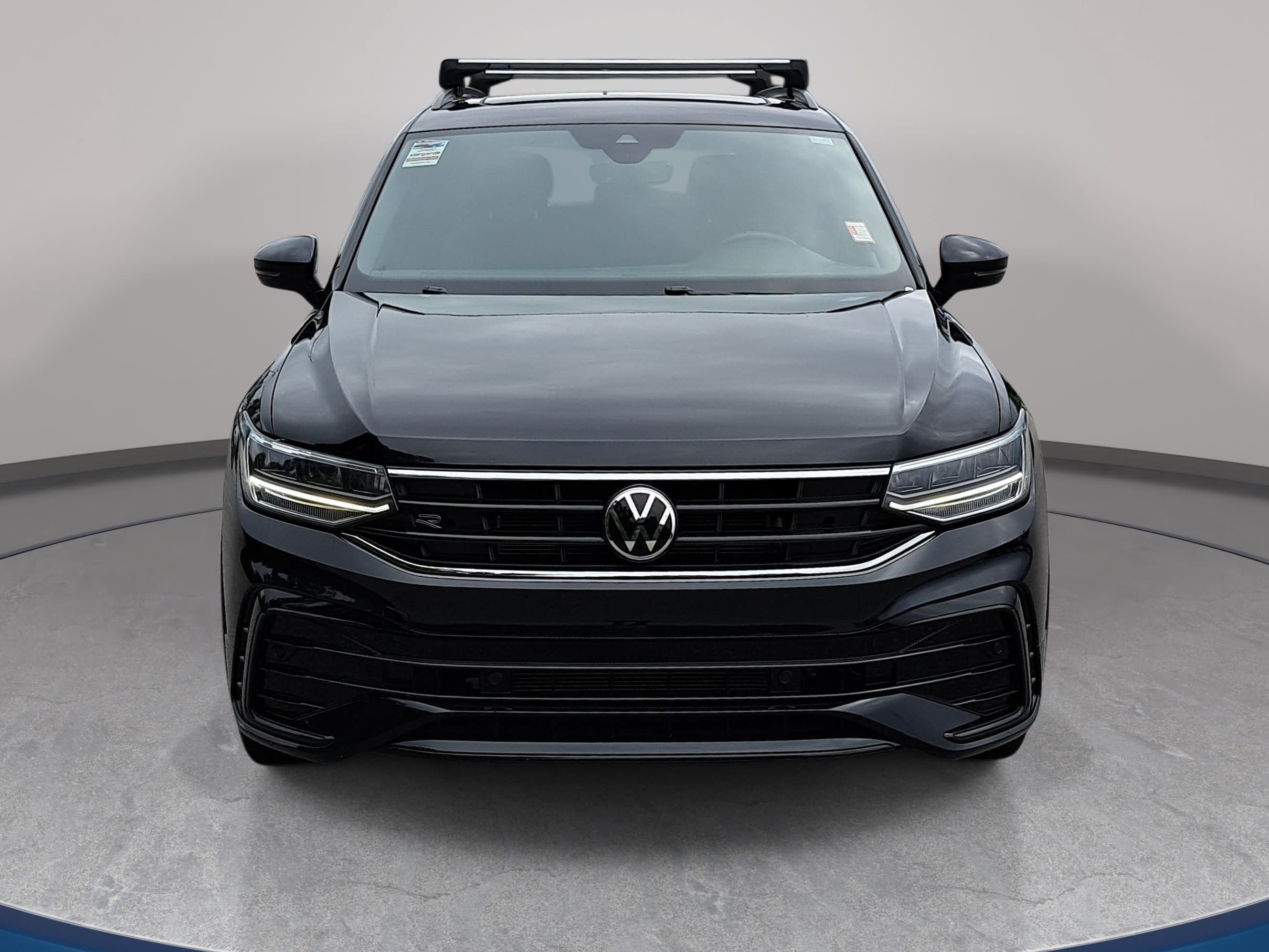 Used 2023 Volkswagen Tiguan SE R-Line FWD image 2