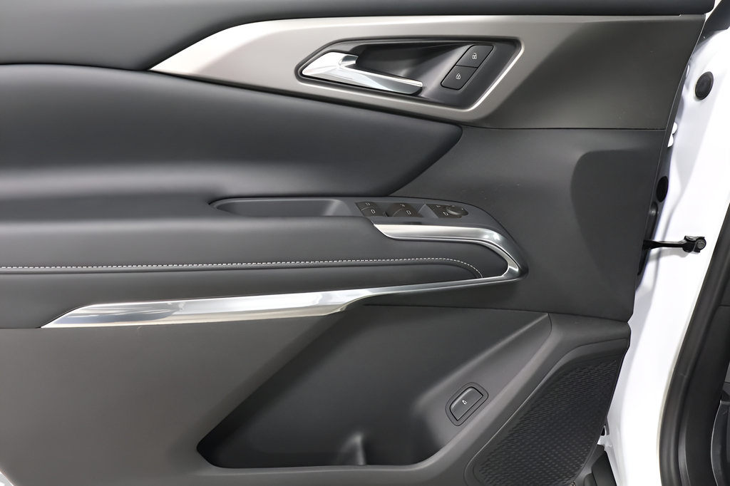 New 2027 Chevrolet Traverse LT w/ Driver Confidence Package FWD image 21