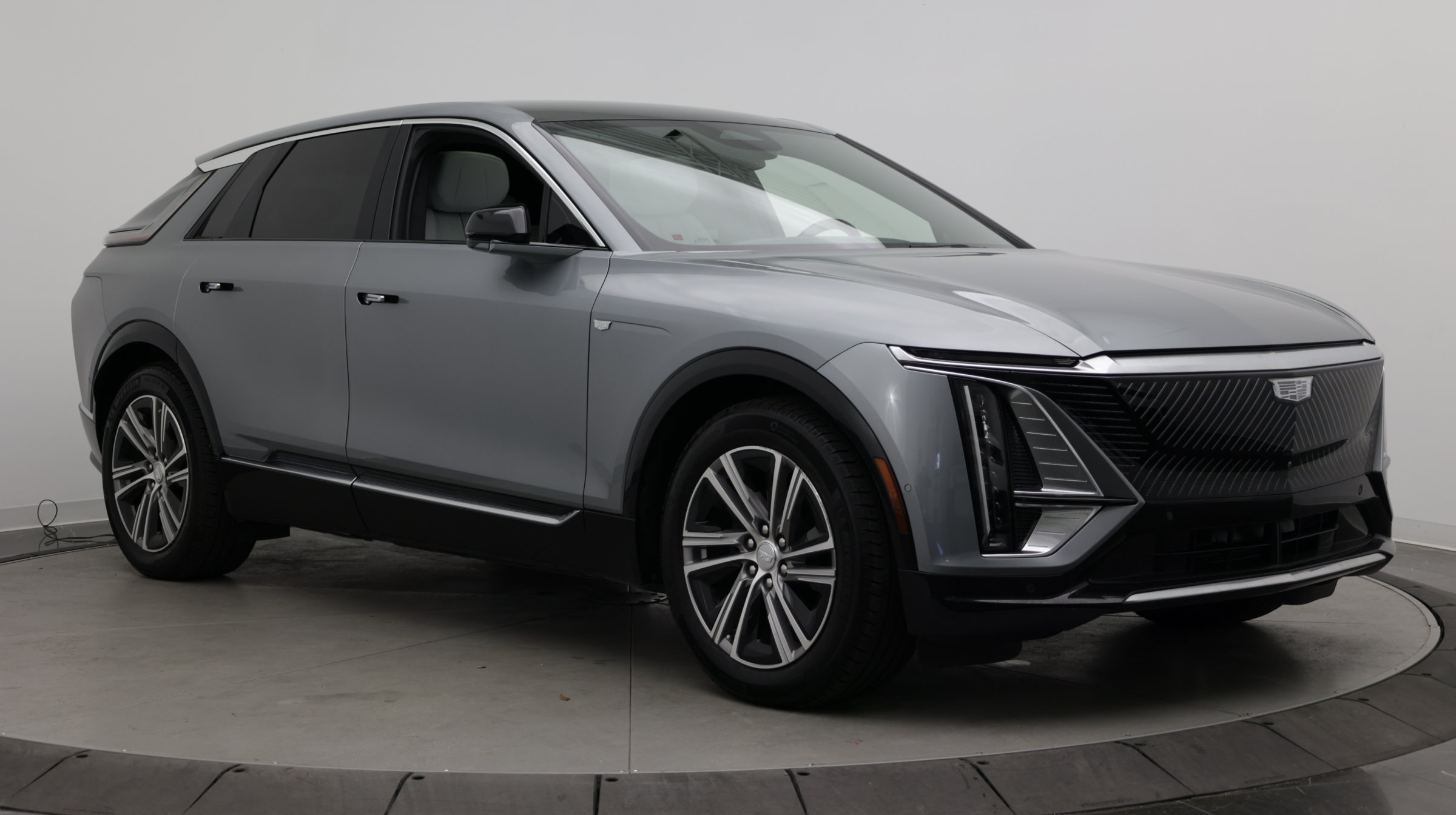 Used 2024 Cadillac Lyriq Luxury RWD image 3