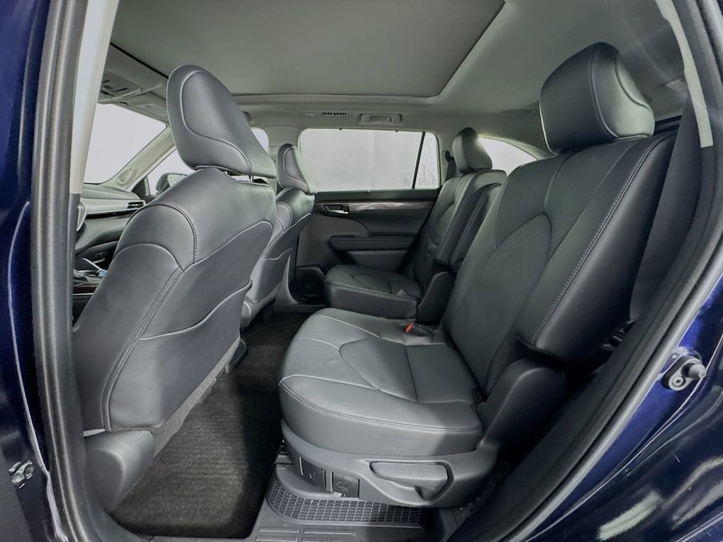 Used 2025 Toyota Highlander Platinum image 23