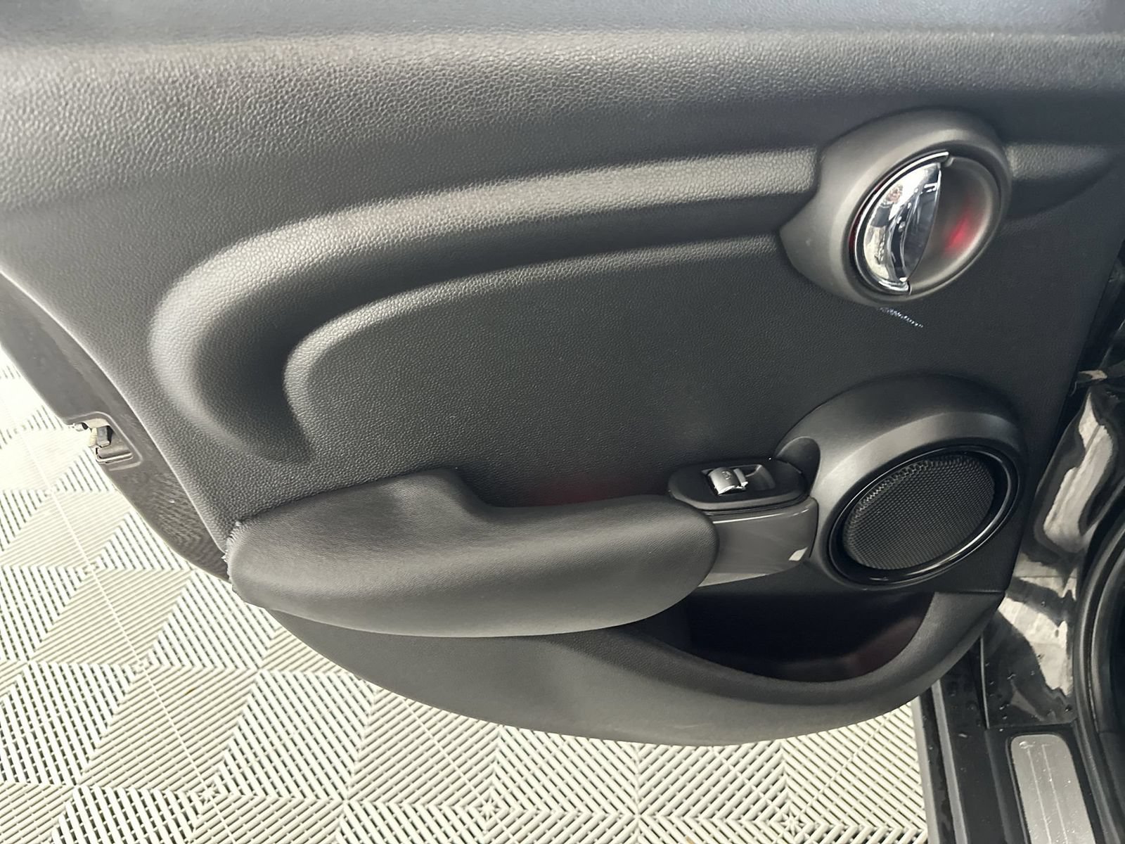 Used 2016 MINI Cooper 4-Door Hardtop FWD image 29
