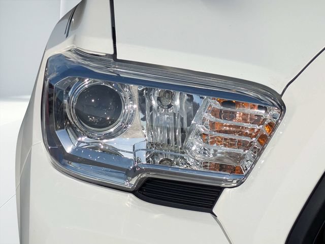Used 2017 Toyota Tacoma SR w/ SR Convenience Package RWD image 9