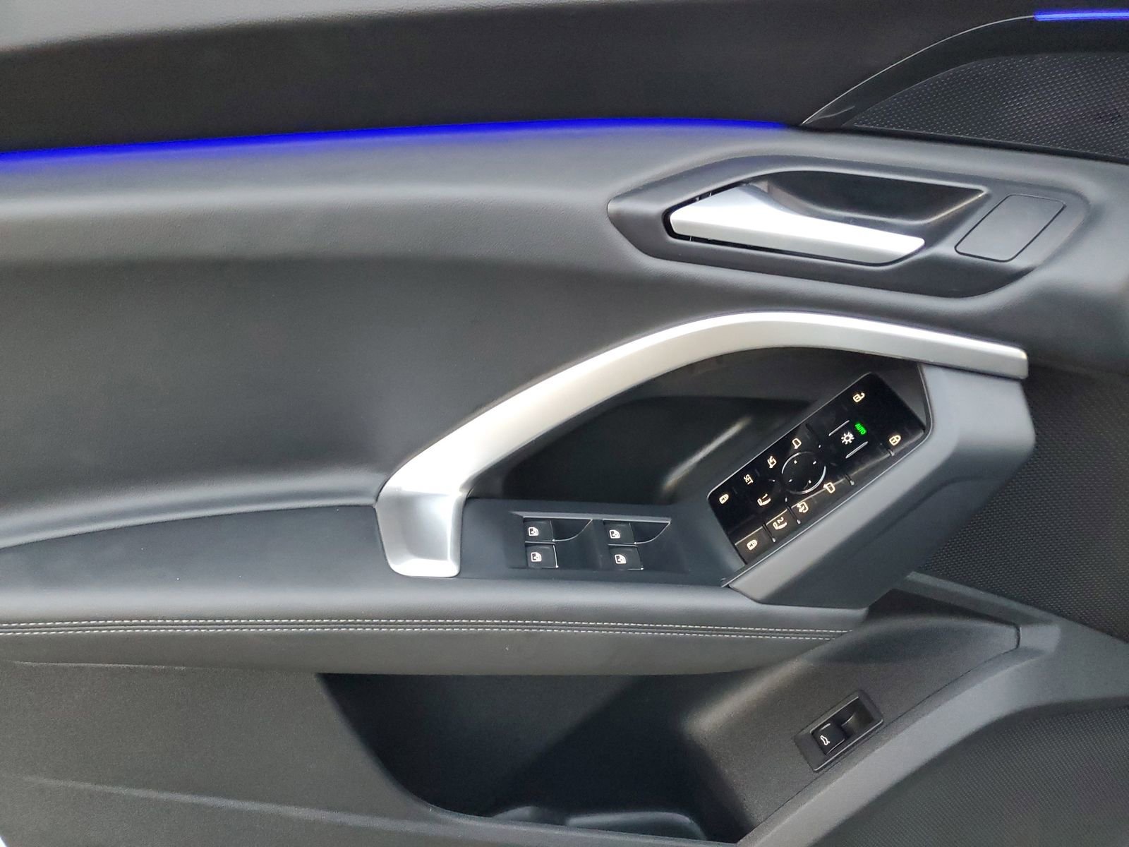 Used 2025 Audi Q5 Premium w/ Convenience Package image 20