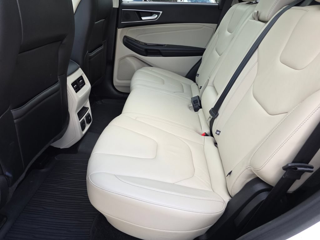 Used 2018 Ford Edge Titanium w/ Technology Package AWD/4WD image 23