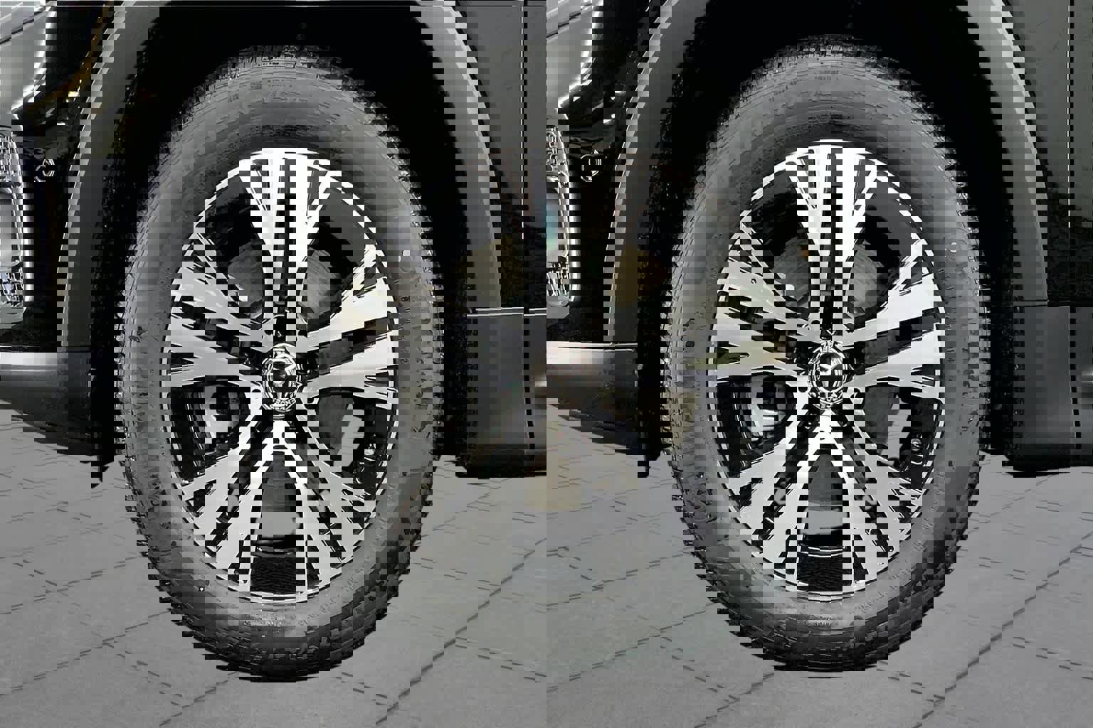 New 2025 Mercedes-Benz GLB 250 4MATIC image 16