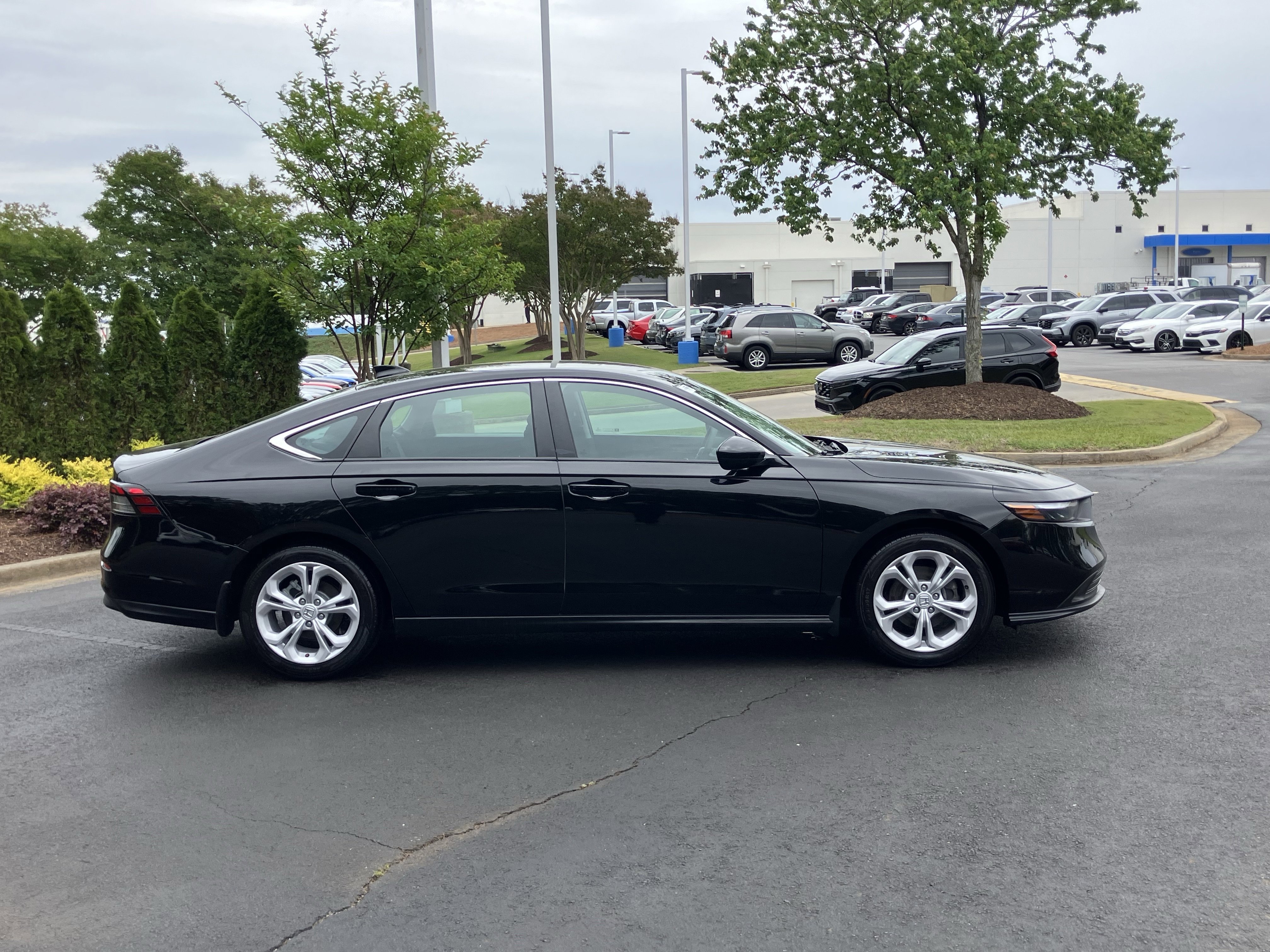 Used 2025 Honda Accord LX image 11