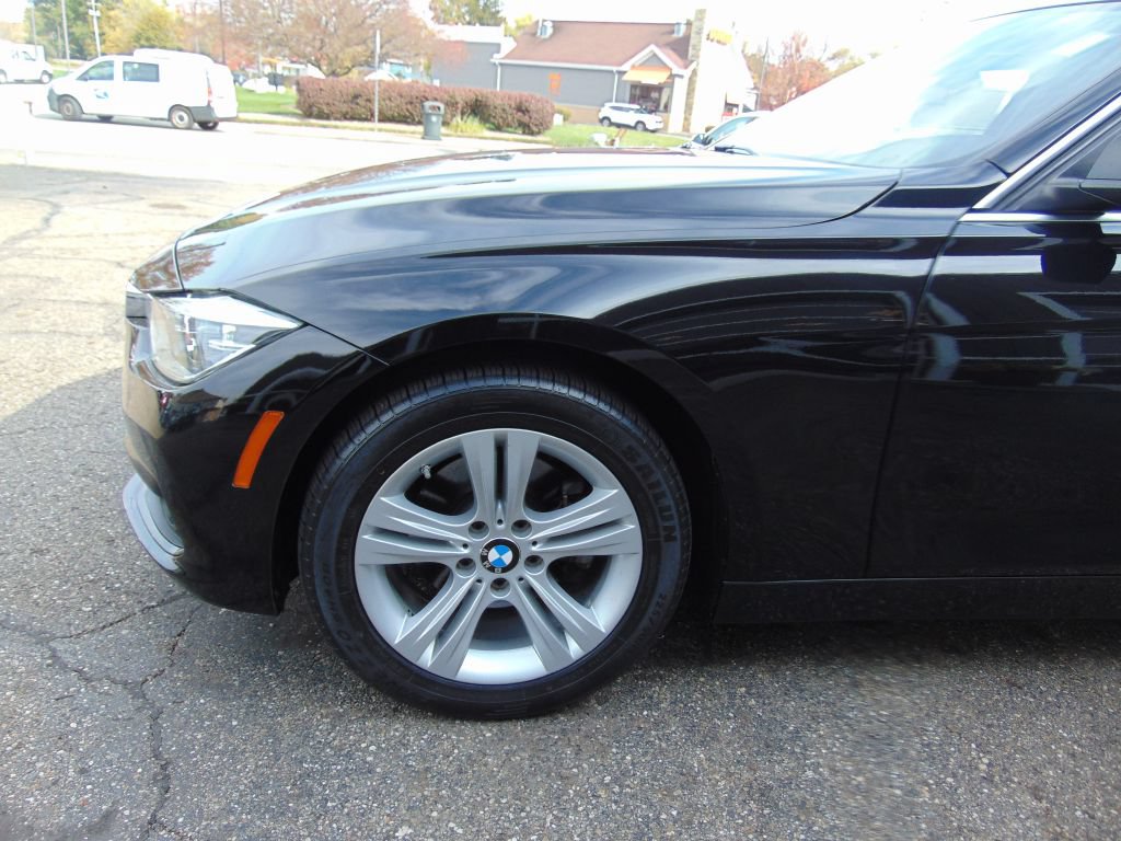 Used 2018 BMW 330i xDrive Sedan w/ Convenience Package AWD/4WD image 12