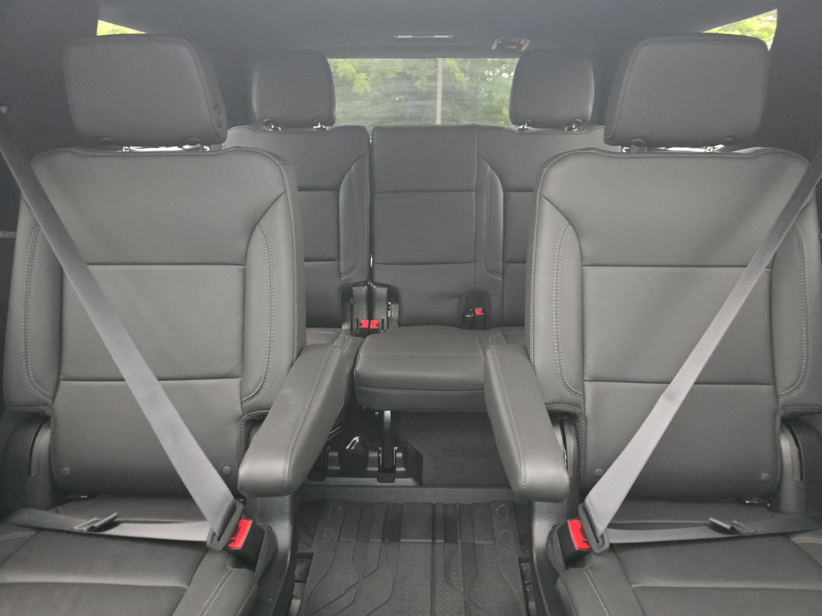 Used 2024 Chevrolet Tahoe Z71 w/ Luxury Package AWD/4WD image 37