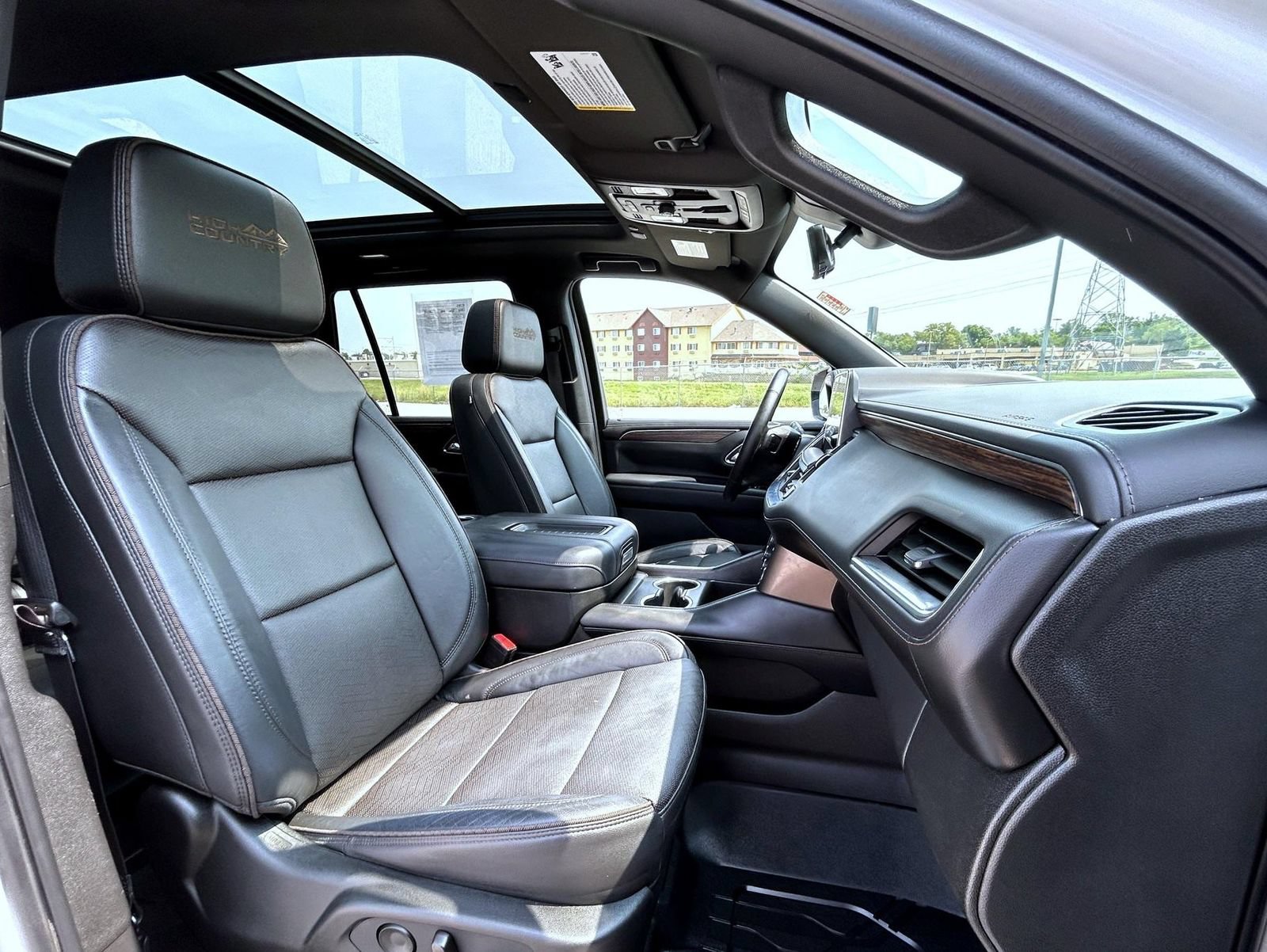 Used 2024 Chevrolet Tahoe High Country AWD/4WD image 17