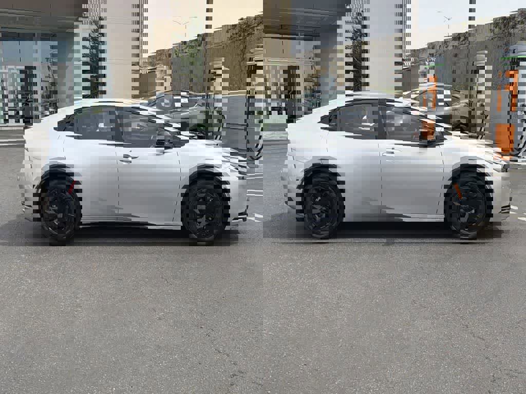 Used 2024 Toyota Prius LE image 7