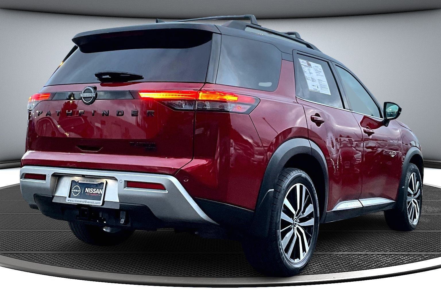 Used 2023 Nissan Pathfinder Platinum image 6