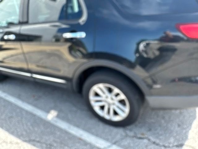 Used 2015 Ford Explorer XLT w/ Equipment Group 202B AWD/4WD image 5