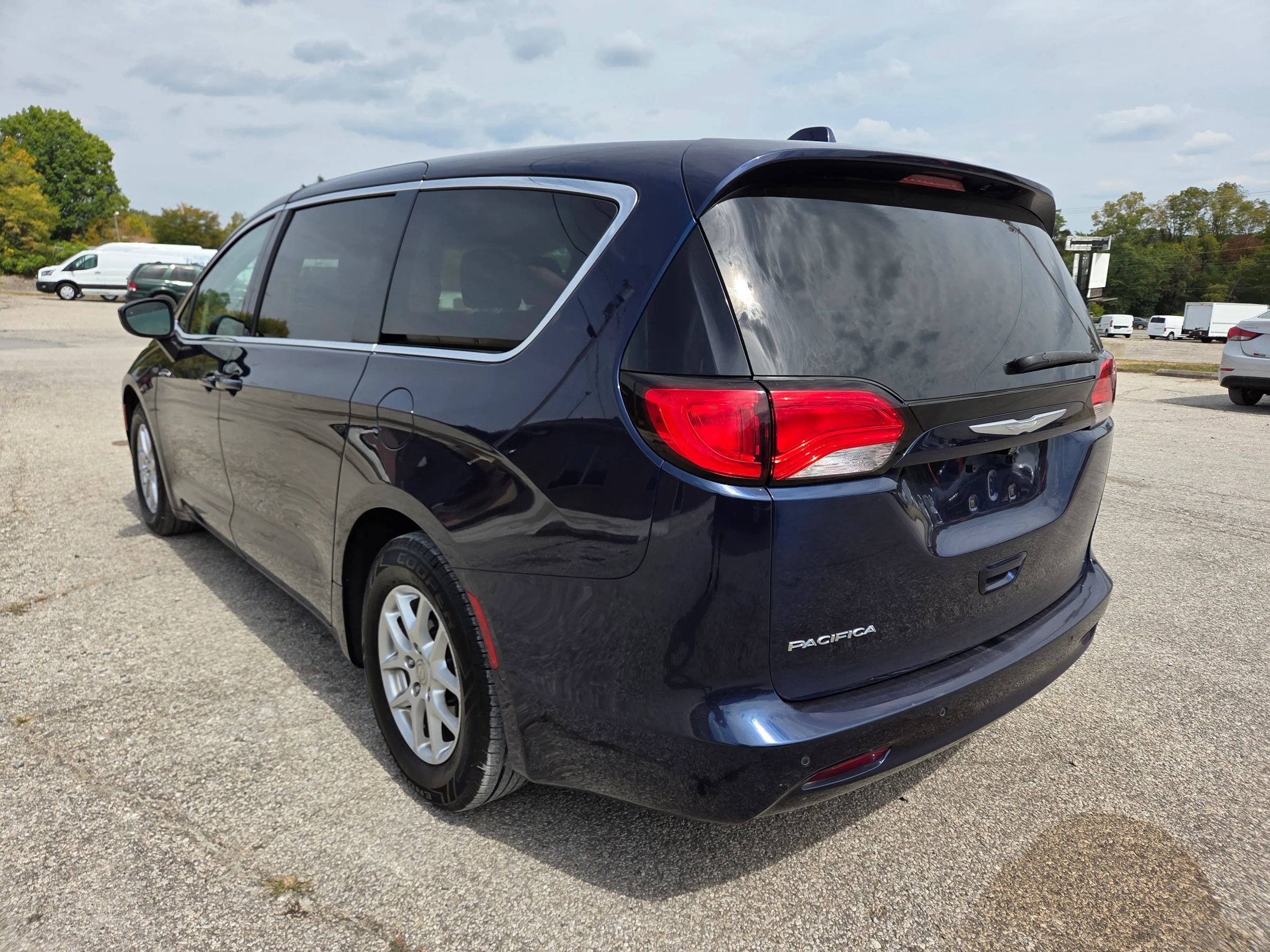 Used 2017 Chrysler Pacifica Touring image 6