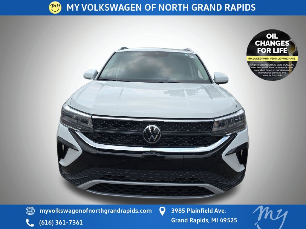 Used 2023 Volkswagen Taos SE FWD image 3
