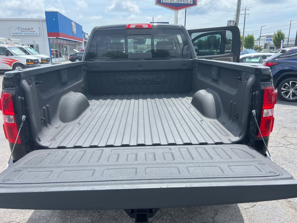 Used 2015 GMC Sierra 2500 Denali w/ Driver Alert Package AWD/4WD image 11
