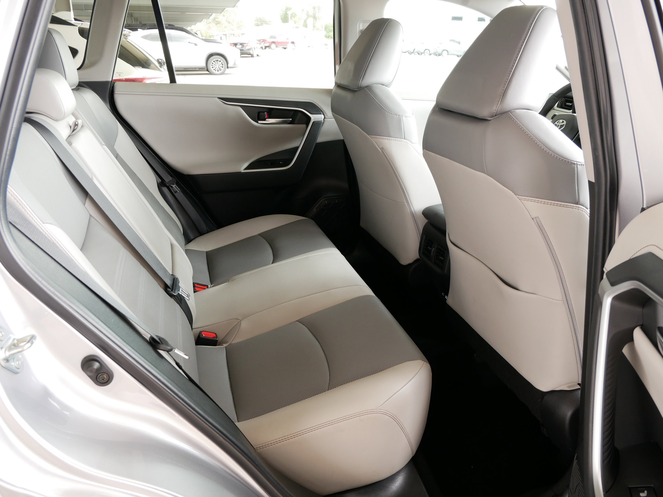 Used 2023 Toyota RAV4 Limited image 16