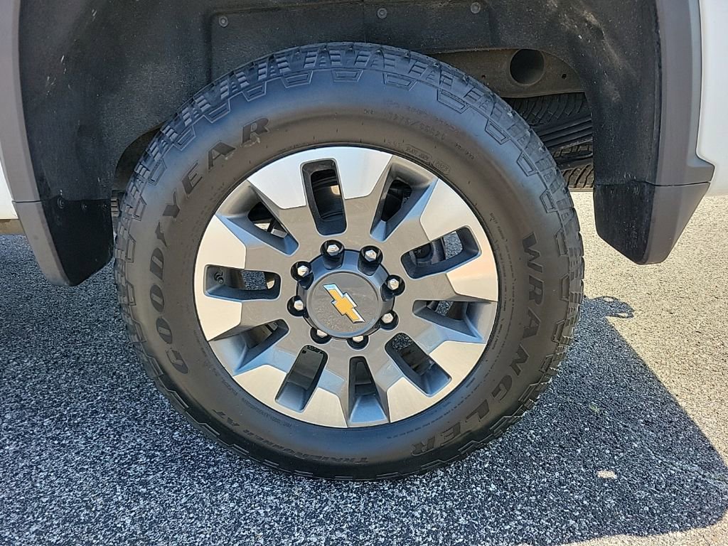 Used 2024 Chevrolet Silverado 2500 Custom w/ Custom Value Package image 8